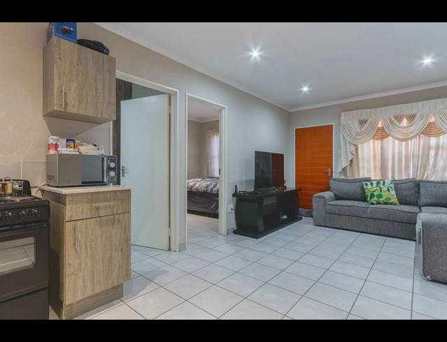 3 BEDROOM TOWNHOUSE FOR SALE IN DAWN PARK EXT
